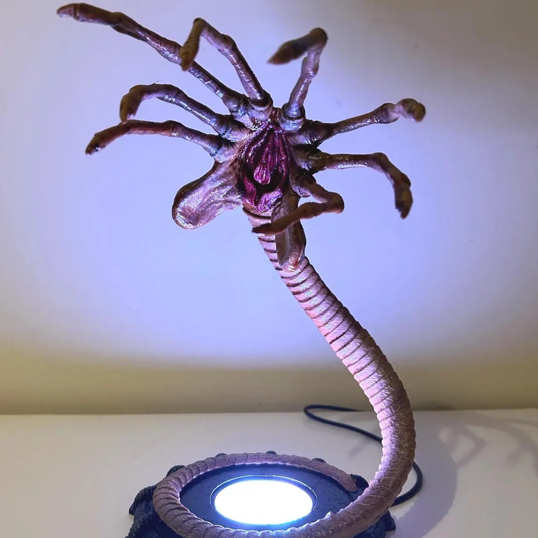 Alien Facehugger Lamp Nightlig - Lighting Decor Items recension och pris