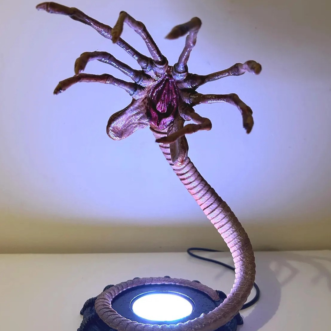 Alien Facehugger Lamp Nightlig - Lighting Decor Items recension och pris